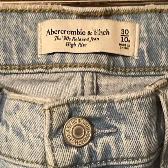 Abercrombie 90s Relaxed High Rise Jeans Light Wash Blue Denim Size 10 / 30 - Picture 5 of 7